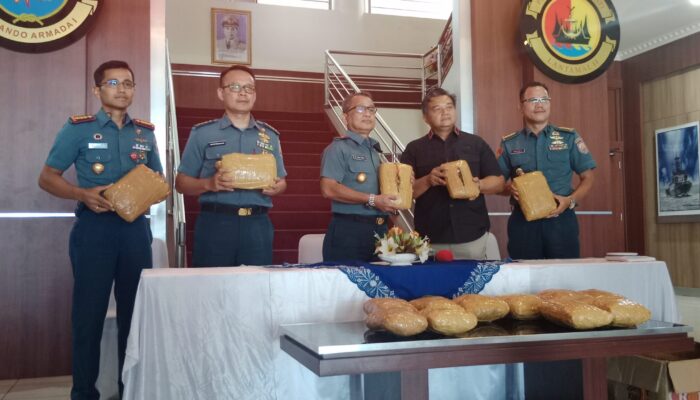 Lantamal II Padang Gagalkan Penyelundupan 15 Kg Ganja