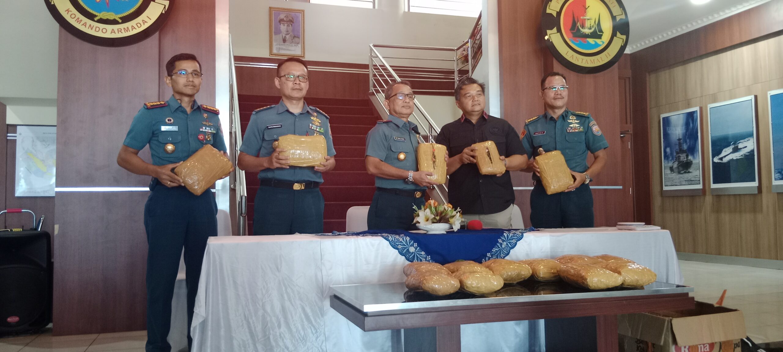 lantamal-ii-padang-gagalkan-penyelundupan-belasan-kilogram-ganja