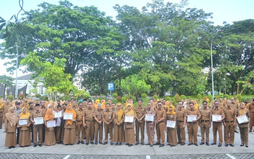 plh-sekda-pimpin-apel-gabungan-asn-padang,-dorong-peningkatan-kinerja-dan-sosialisasikan-penghapusan-denda-pajak