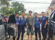 Damkar Padang Sigap Selamatkan Mobil Warga Terkunci