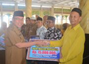 Wawako Padang Serahkan Dana, Apresiasi Dukungan Masyarakat