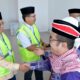 108-jemaah-haji-agam-dari-kloter-15-tiba-di-tanah-air