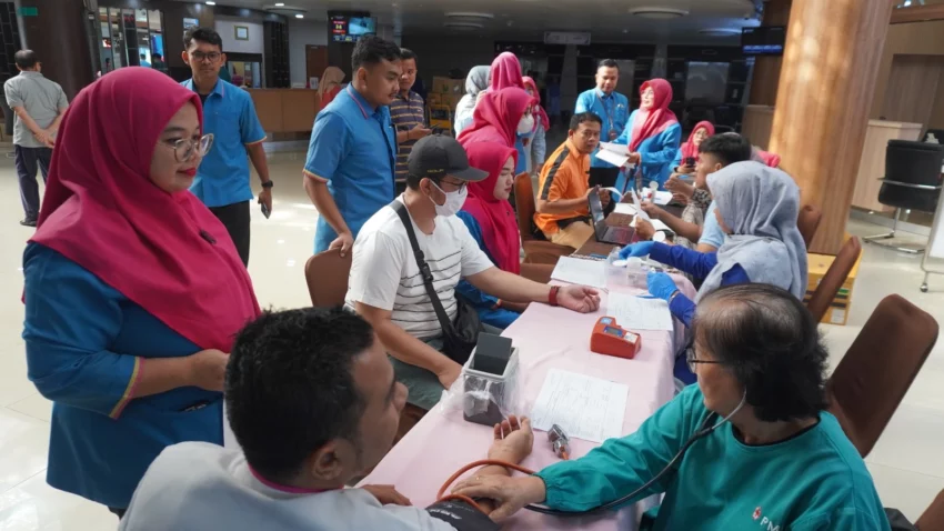 semen-padang-hospital-kumpulkan-101-kantong-darah-dalam-peringatan-hut-ke-12