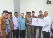 BAZNAS Agam Bagikan Zakat Rp367 Juta ke Mustahik