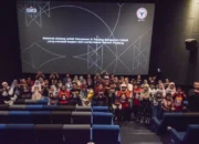 Semen Padang Apresiasi Tukang, Gelar Nobar Film Superman