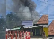 Api Hanguskan Rumah dan Toko di Padang, Kerugian Rp500 Juta