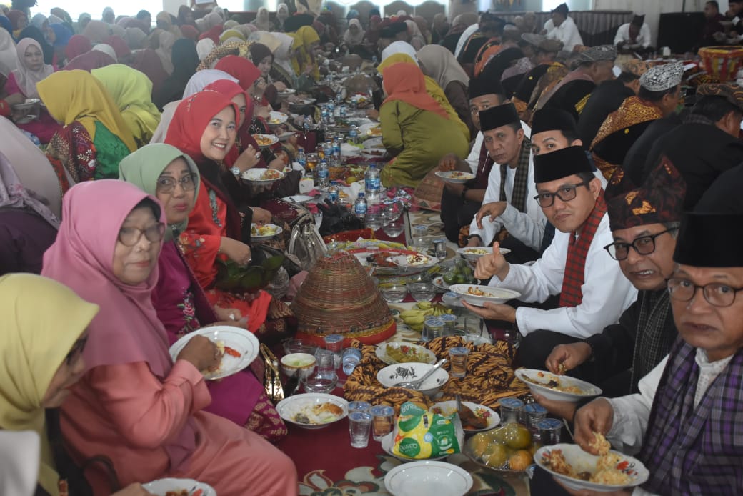 semarak-hut-ke-32-lubuk-basung-jadi-ibu-kota-agam,-warga-dijamu-makan-bajamba