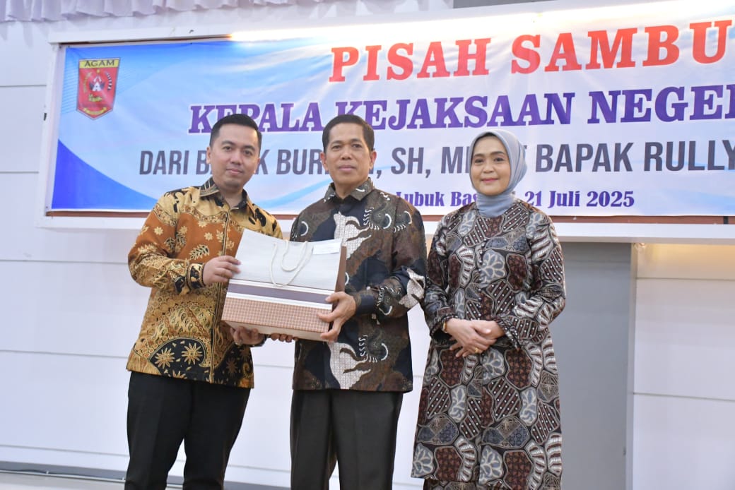 pisah-sambut-kajari-agam,-burhan-ungkap-kesan-selama-bertugas-di-agam.