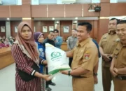 Pemko Bukittinggi Salurkan Pangan ke Ribuan Keluarga Penerima