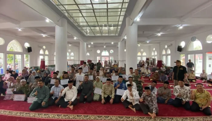Pemko Padang Salurkan Dana Operasional Kemasyarakatan di Koto Tangah