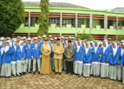 Pembina Upacara di SMAK Padang, Wawako Ingatkan Soal Padang Juara