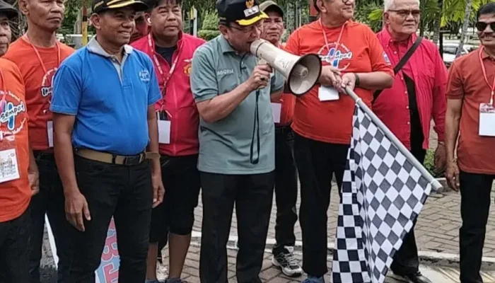 Wawako Kota Padang Lepas Ratusan Alumni di Jalan Sehat IKASEMPAT