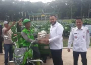 Wali Kota Padang Serahkan Becak Motor, Tingkatkan Kebersihan