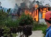 Rumah di Tilatang Kamang Terbakar, Damkar Berjuang Padamkan