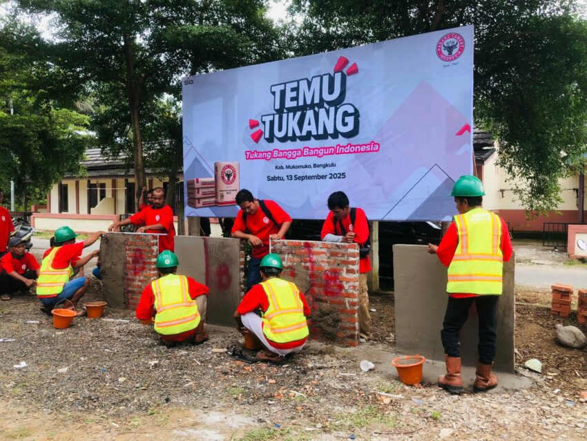 semen-padang-bekali-puluhan-tukang-di-mukomuko-dengan-teknik-konstruksi-terkini