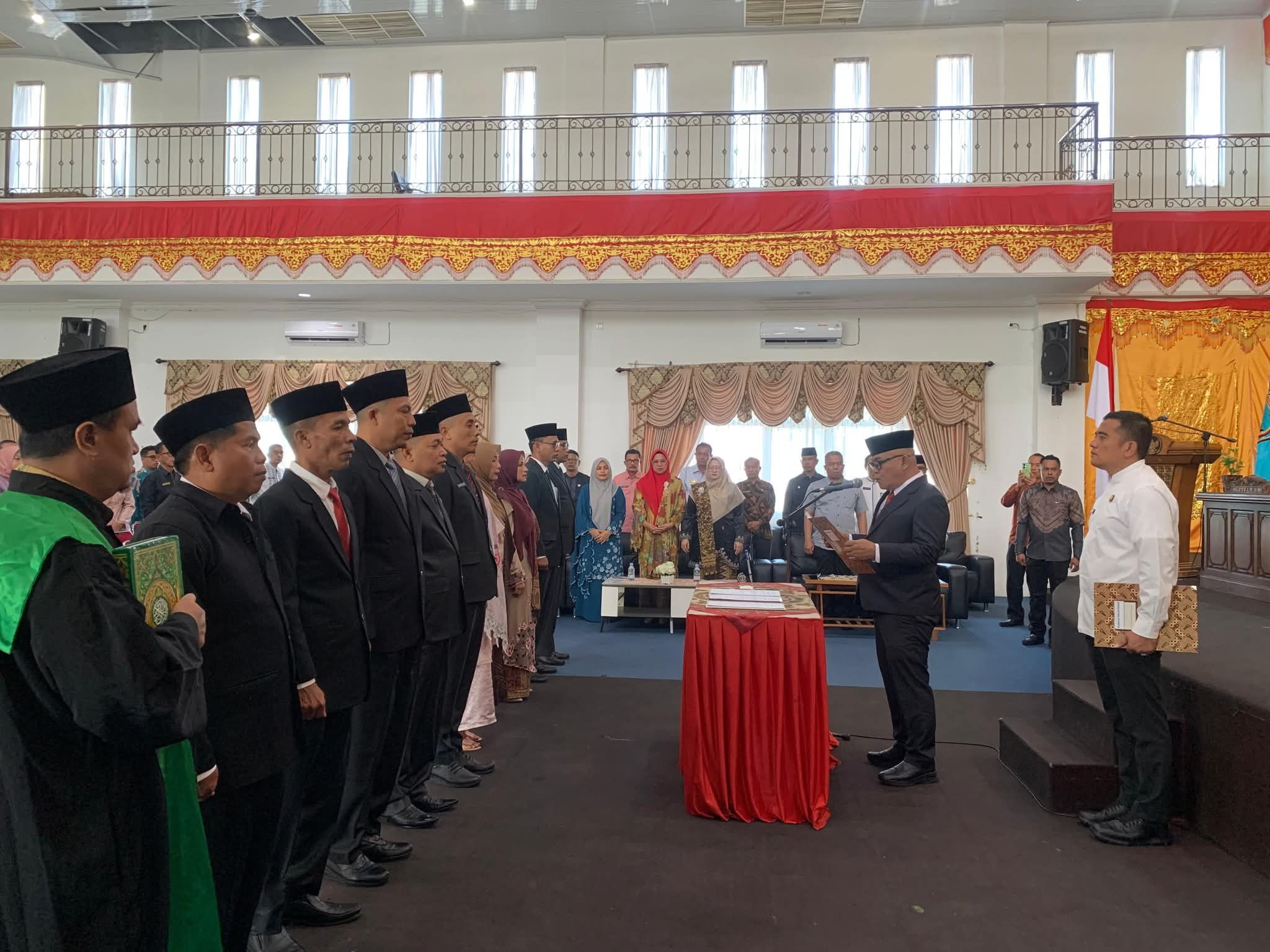 bupati-pasbar-lantik-10-pejabat-baru,-dorong-inovasi-dan-efisiensi-pelayanan-publik