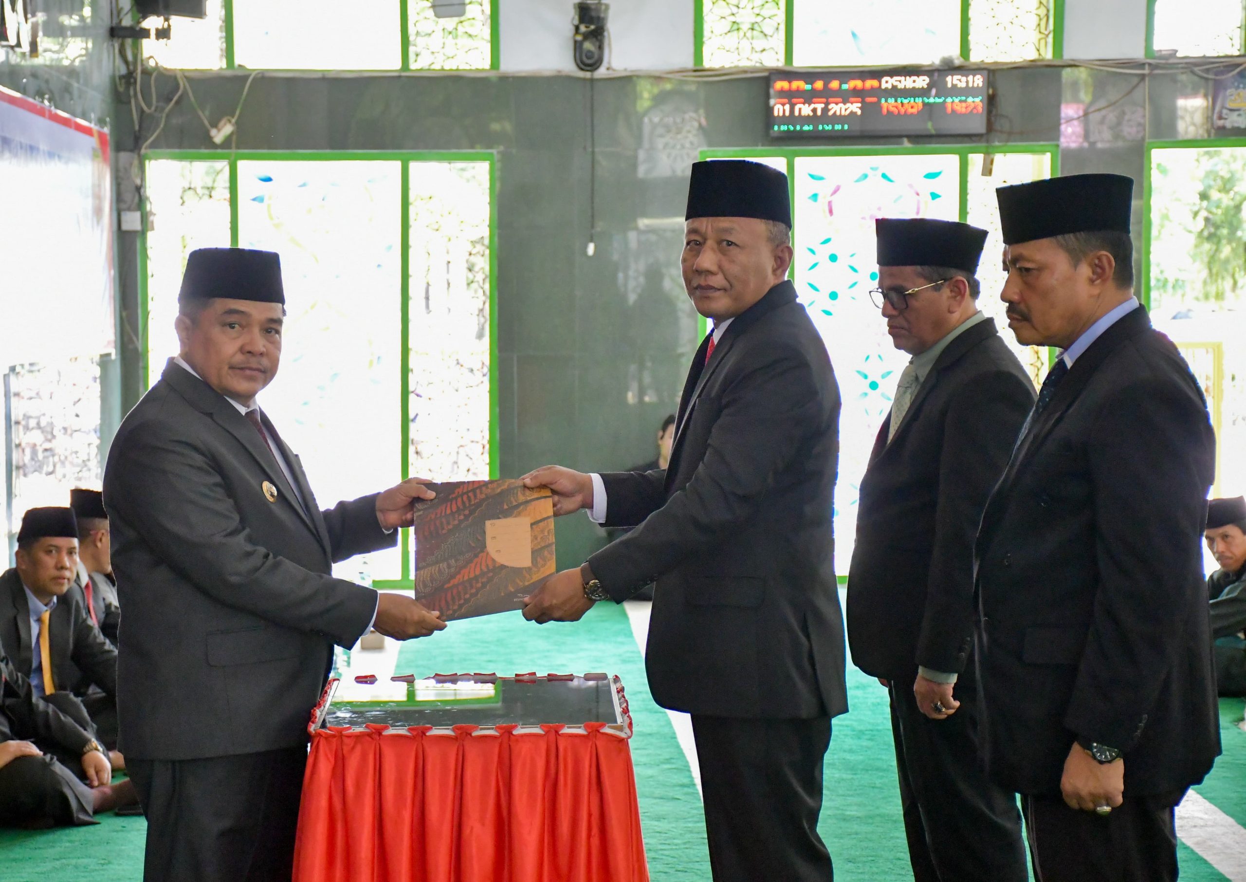 bupati-agam-lantik-tiga-pejabat-pimpinan-tinggi-pratama,-tekankan-integritas-dan-pelayanan-merakyat
