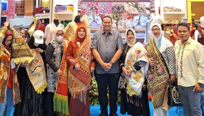 Pariaman Pamer Kerajinan di Inacraft, Yota Balad Ajak Belanja