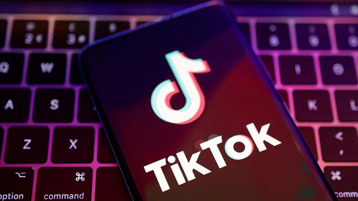 perjalanan-tiktok-di-indonesia:-awal-mula-masuk-ri-hingga-izinnya-dibekukan-sementara