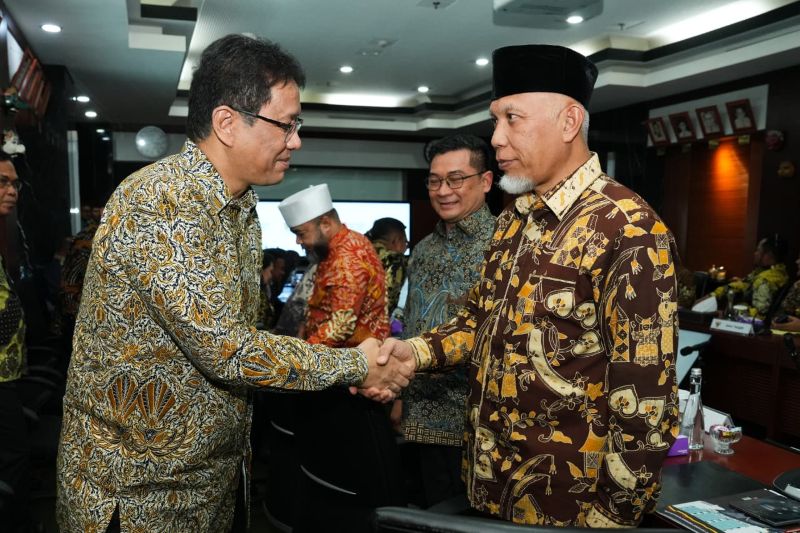 imbas-pemangkasan-tkd,-gubernur-sumbar-sarankan-pemerintah-pusat-bayarkan-gaji-asn-daerah