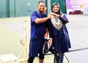 Defrizal/Cut Chairunnisa Ramaikan Tenis Komunitas Piala Kapolda Sumbar