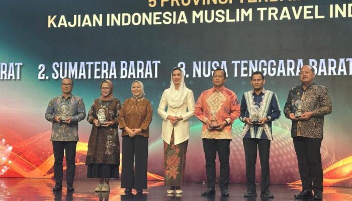 Sumbar Sabet Dua Penghargaan Wisata Halal Nasional!