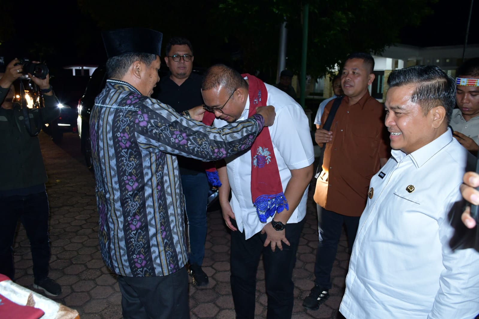 andre-rosiade-berkunjung-ke-agam,-bupati-agam-jamu-makan-malam