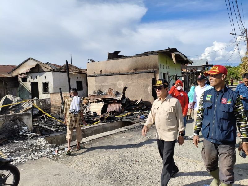 pemprov-sumbar-salurkan-317-kilogram-beras-untuk-korban-kebakaran-pasa-gadang