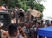 Satpol PP Padang Tertibkan Lapak Pedagang di Fasum