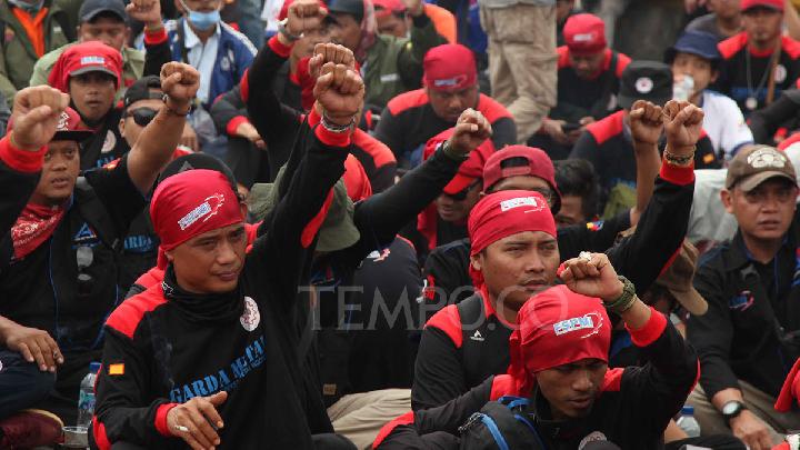 setahun-prabowo-gibran,-buruh-beri-rapor-merah-perlindungan-pekerja