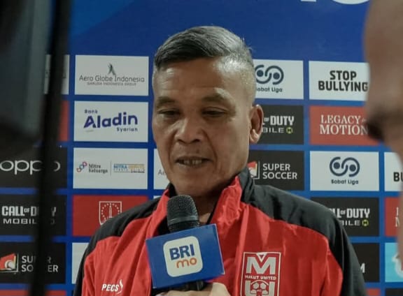 eks-pelatih-semen-padang-fc-hendri-susilo-bawa-malut-united-ke-peringkat-4-liga-super