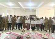 Baznas Bukittinggi Salurkan Zakat, Pemko Terus Mendukung