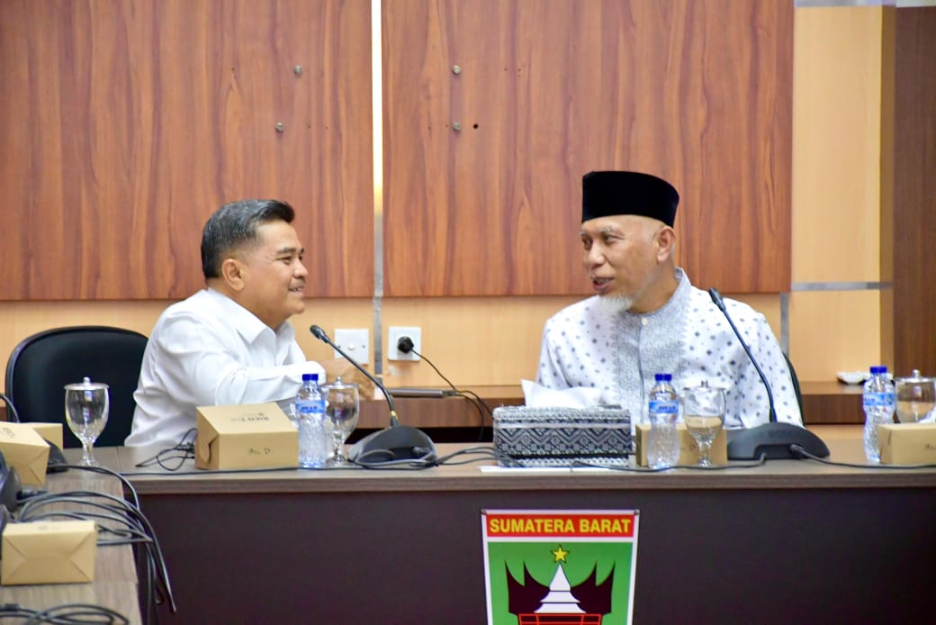 bupati-agam-hadiri-rapat-antisipasi-kemacetan-pasar-padang-luar-di-istana-gubernur-sumbar