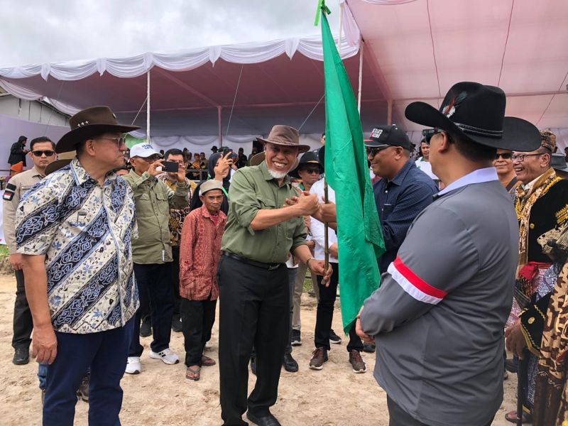 mahyeldi-resmi-buka-pacu-kuda-piala-gubernur-cup-iii-sumbar-2025,-dorong-ekonomi-dan-wisata