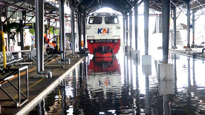 pt-kai-akan-bayar-penuh-klaim-tiket-akibat-banjir-semarang