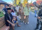 Nita Azis Sentuh Hati Munir, Beri Sembako, Tongkat