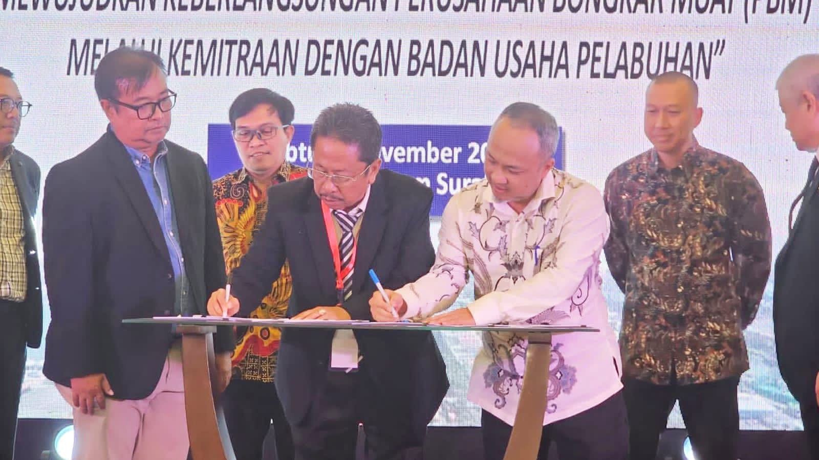 ketua-apbmi-sumbar-m-tauhid-teken-mou-dengan-pelindo-regional-2-teluk-bayur