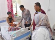 Ade Rezki Pratama Jenguk, Hibur Pasien RSUD Pariaman