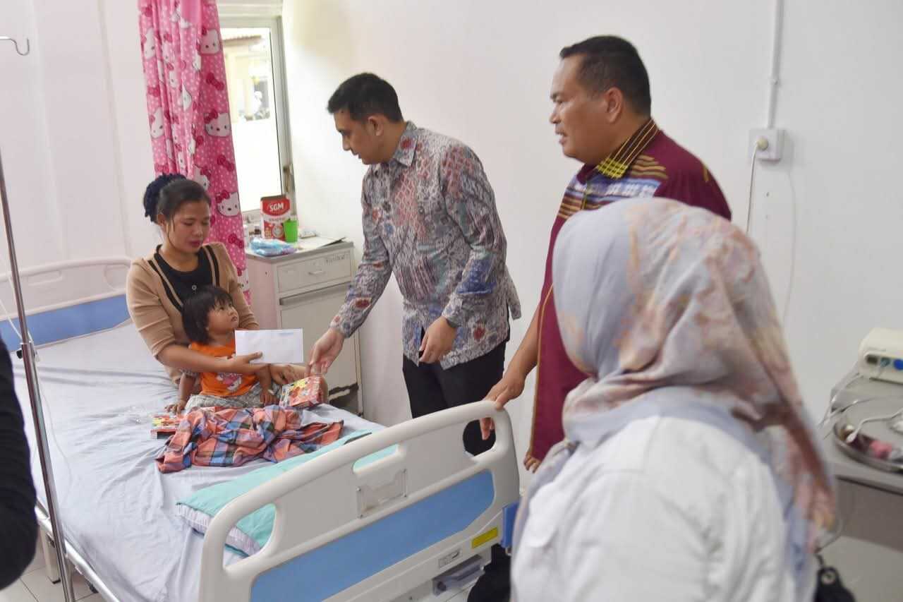 ade-rezki-pratama-tinjau-rsud-dr.-sadikin-pariaman