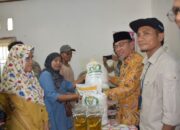 Padang Sentuh Ulak Karang, Bantuan Pangan Hasilkan Senyum