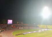 Arema FC Tundukkan Semen Padang, Babak Awal Menggempur