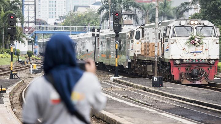 dedi-mulyadi-dan-kai-bahas-modernisasi-jalur-kereta-jakarta-bandung