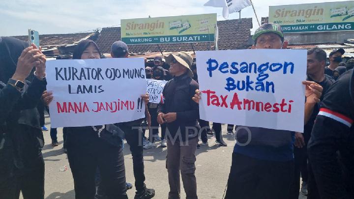 ratusan-eks-buruh-sritex-demo-tuntut-pesangon-dan-thr-yang-belum-dibayar