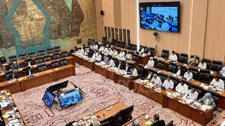 bahlil-bilang-pnbp-sektor-esdm-capai-78,74-persen-dari-target