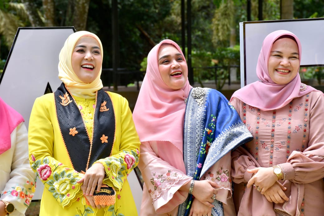 ketua-gow-dan-ketua-dwp-agam,-hadiri-pertemuan-iskada-se-sumbar