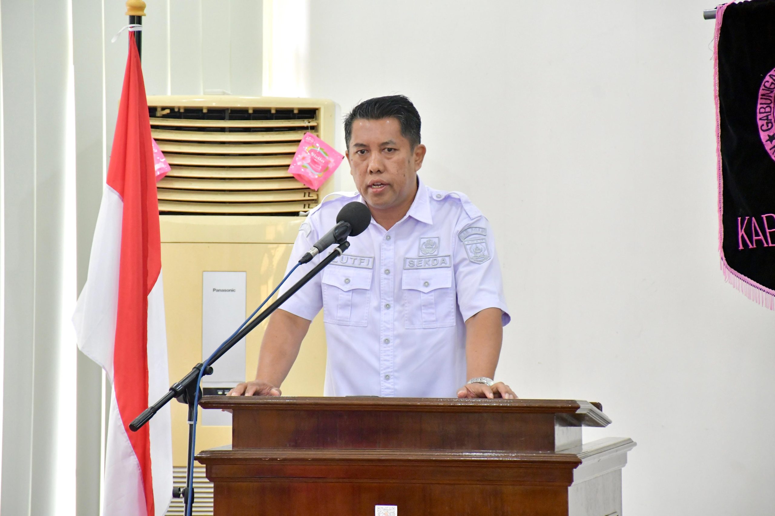 buka-seminar-gow,-sekda-agam-beri-apresiasi,-semangat-perkuat-karakter-perempuan