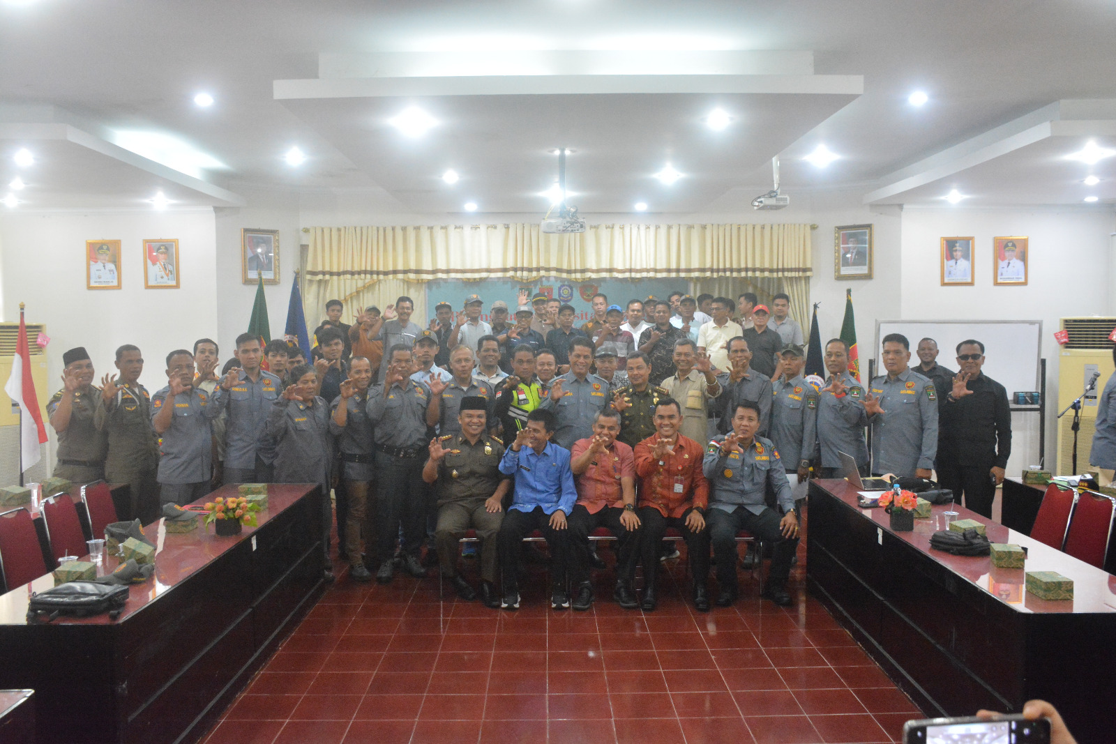 peningkatan-kapasitas-satlinmas-agam,-asisten-i-:-wujudkan-masyarakat-aman,-tertib-dan-damai