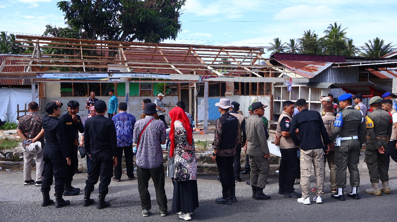 pemerintah-bongkar-bangunan-liar-di-jalan-imam-bonjol-payakumbuh