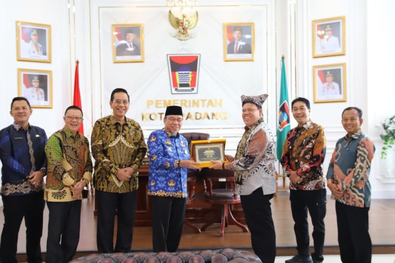 dikunjungi-lampung-timur,-pemko-padang-jadi-rujukan-pengelolaan-layanan-darurat-112
