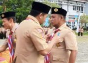 Aprinaldi Terima Lencana Darma Bakti Atas Pengabdiannya